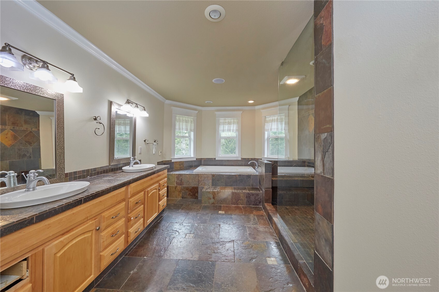 4909 SW Old Clifton Road , Port Orchard, WA 98367