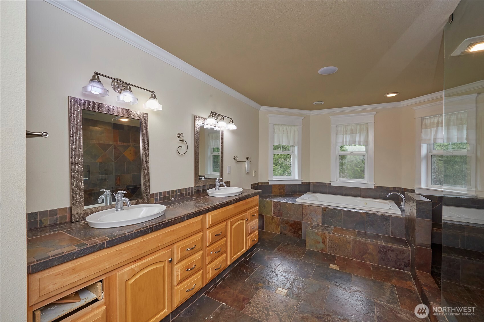 4909 SW Old Clifton Road , Port Orchard, WA 98367