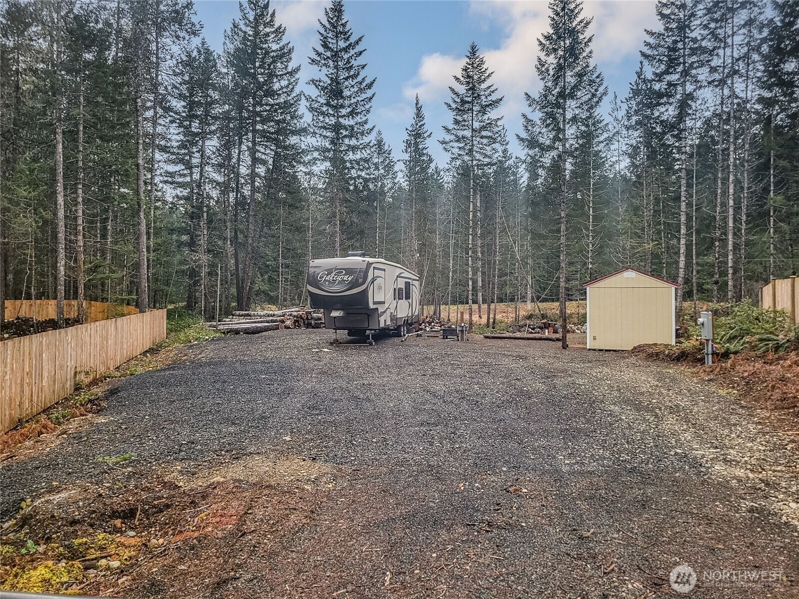 81 N Kings Way S, Hoodsport, WA 98548