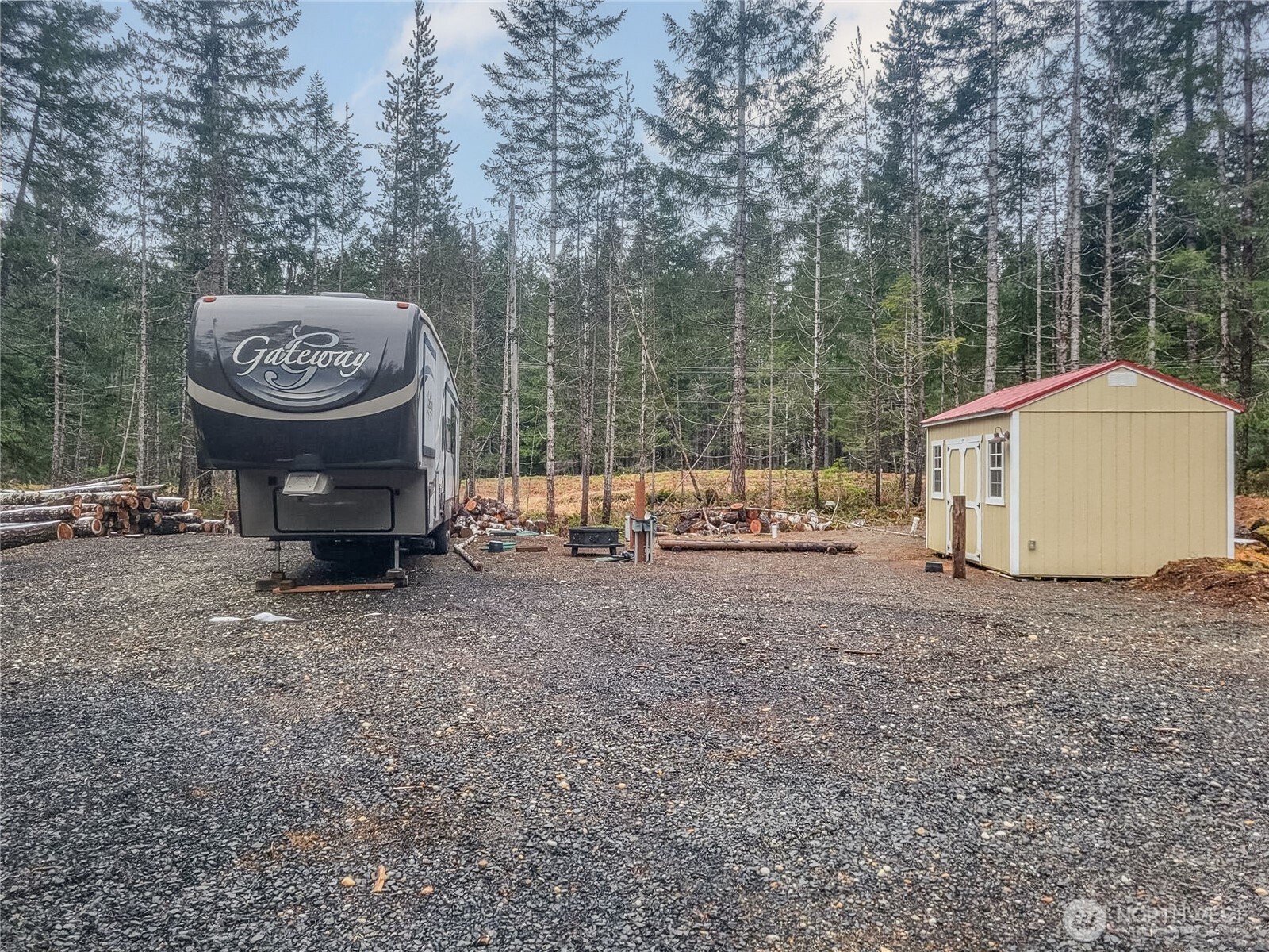 81 N Kings Way S, Hoodsport, WA 98548