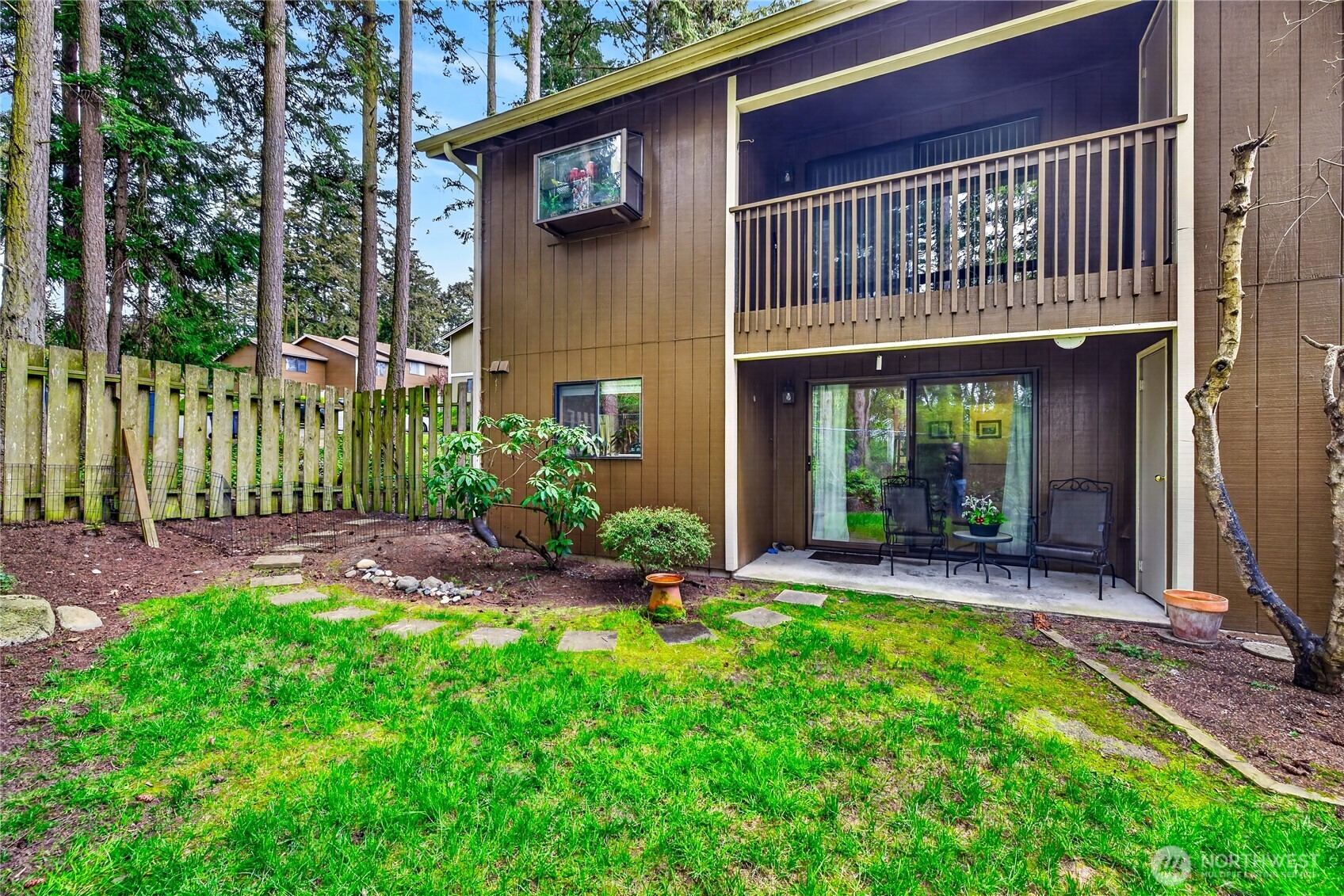 75 NW Columbia #B101, Oak Harbor, WA 98277