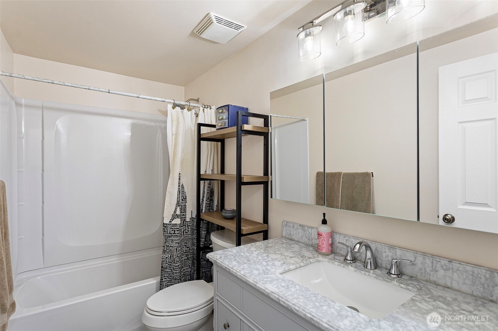 10407 206th Avenue NE, Redmond, WA 98053