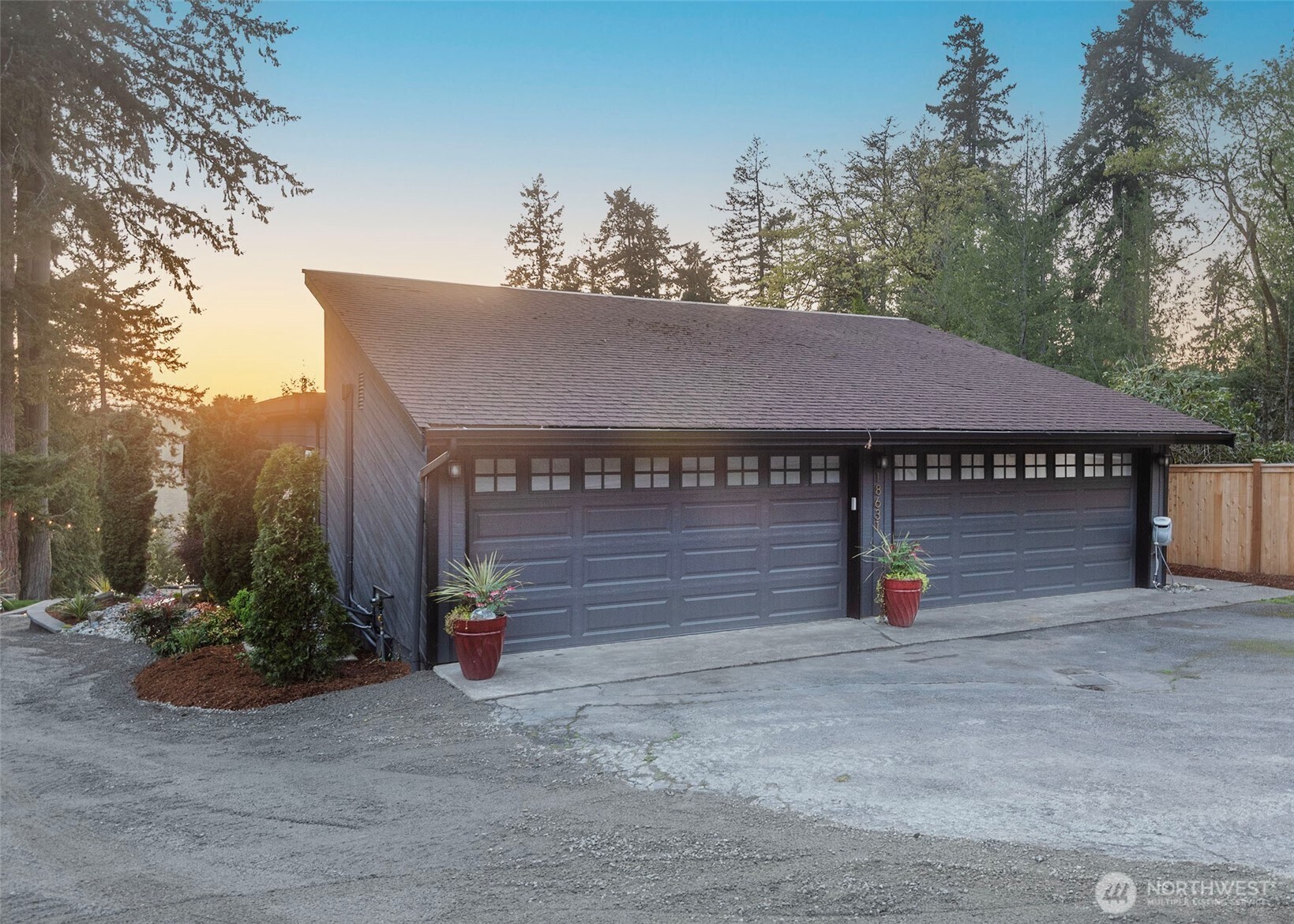 18631 E Spring Lake Drive SE, Renton, WA 98058