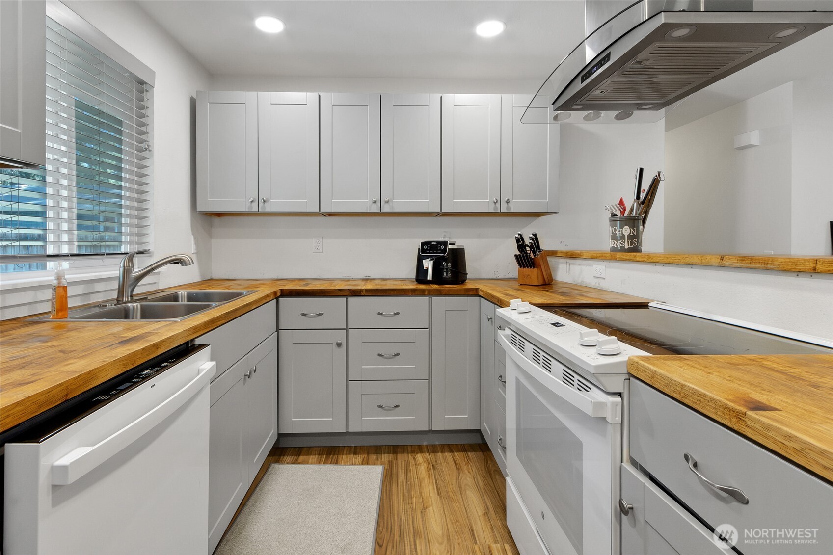 1402 Kaiser Road NW, Olympia, WA 98502