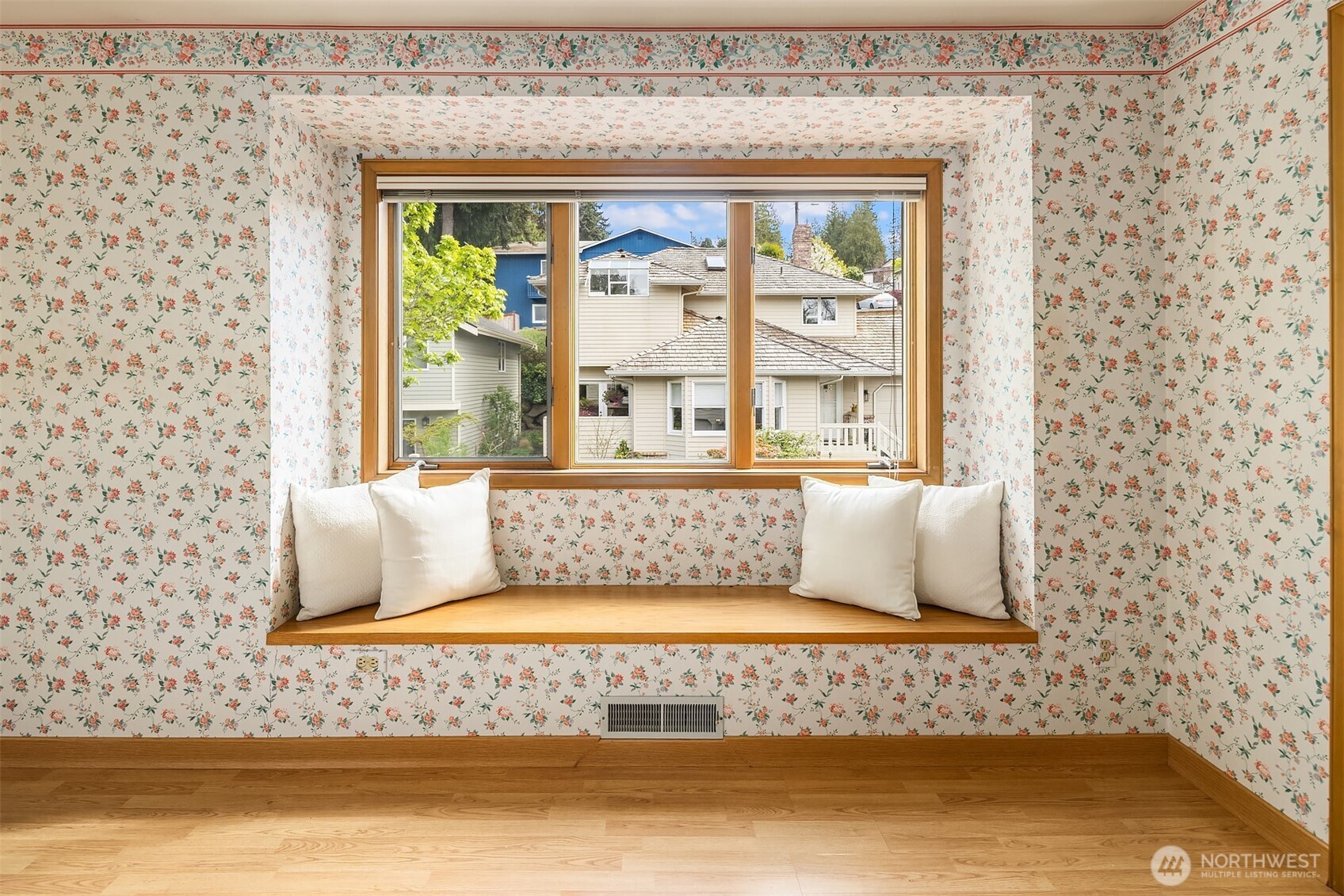 1201 6th Place S, Edmonds, WA 98020