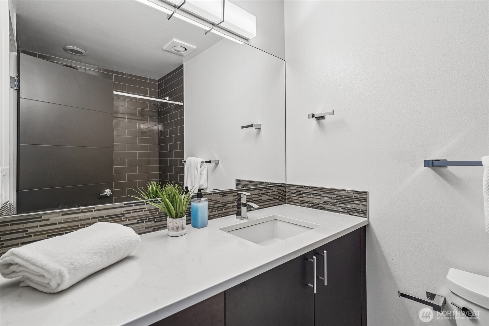 8297 5th Avenue NE, Seattle, WA 98115-4116