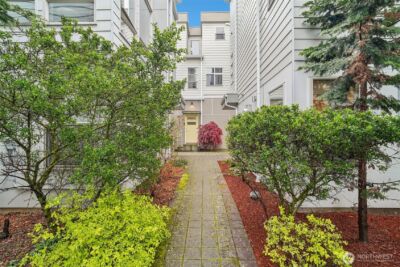8297 5th Avenue NE, Seattle, WA 98115-4116 - Photo 2