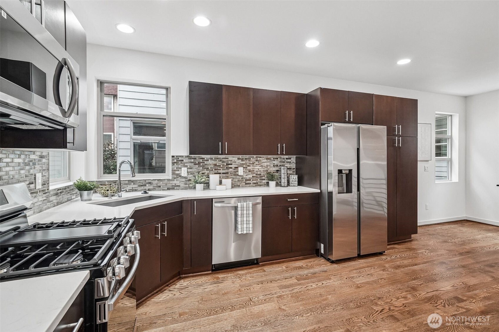 8297 5th Avenue NE, Seattle, WA 98115-4116