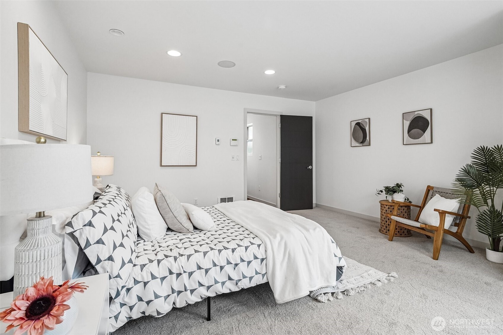 8297 5th Avenue NE, Seattle, WA 98115-4116