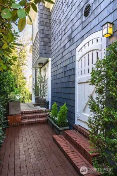 624 35th Avenue , Seattle, WA 98122 - Photo 2