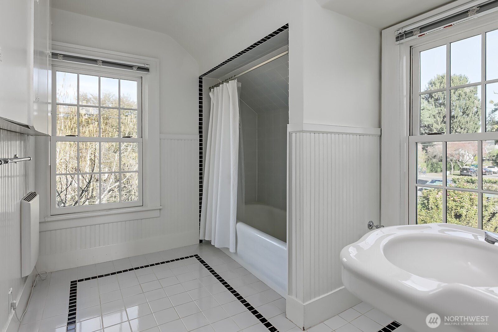 624 35th Avenue , Seattle, WA 98122