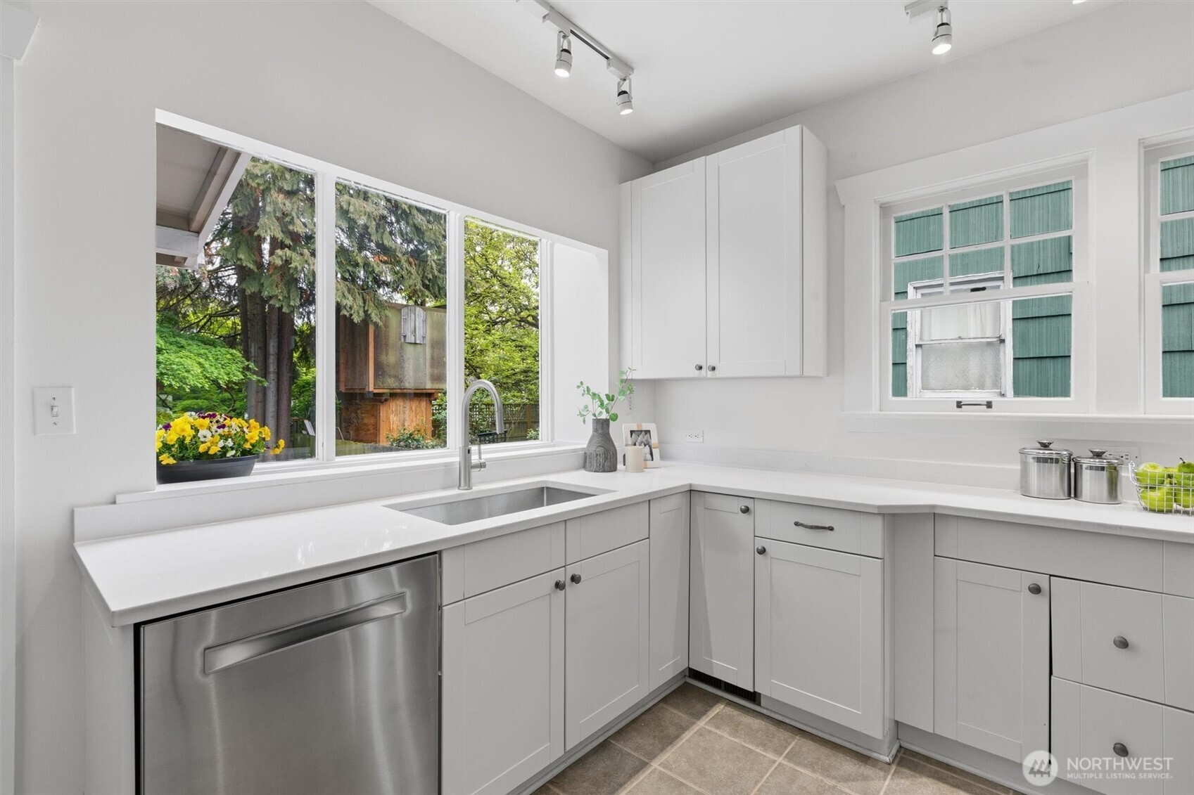 715 N 48th Street , Seattle, WA 98103