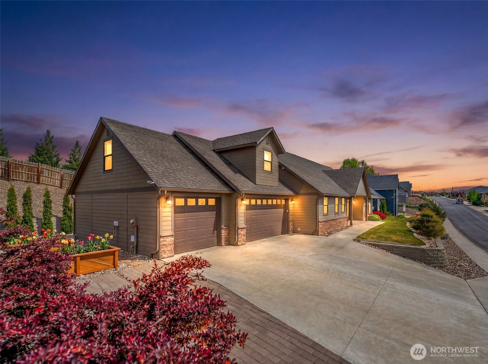 2741 SE Falcon View Drive , East Wenatchee, WA 98802