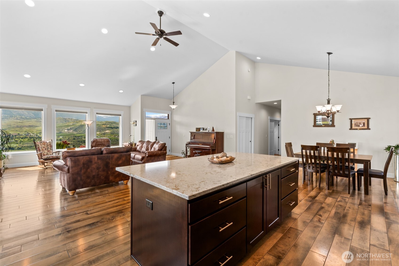2741 SE Falcon View Drive , East Wenatchee, WA 98802