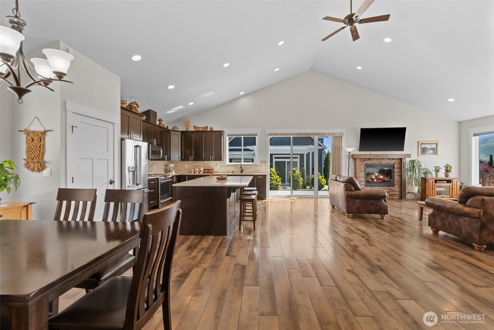 2741 SE Falcon View Drive , East Wenatchee, WA 98802