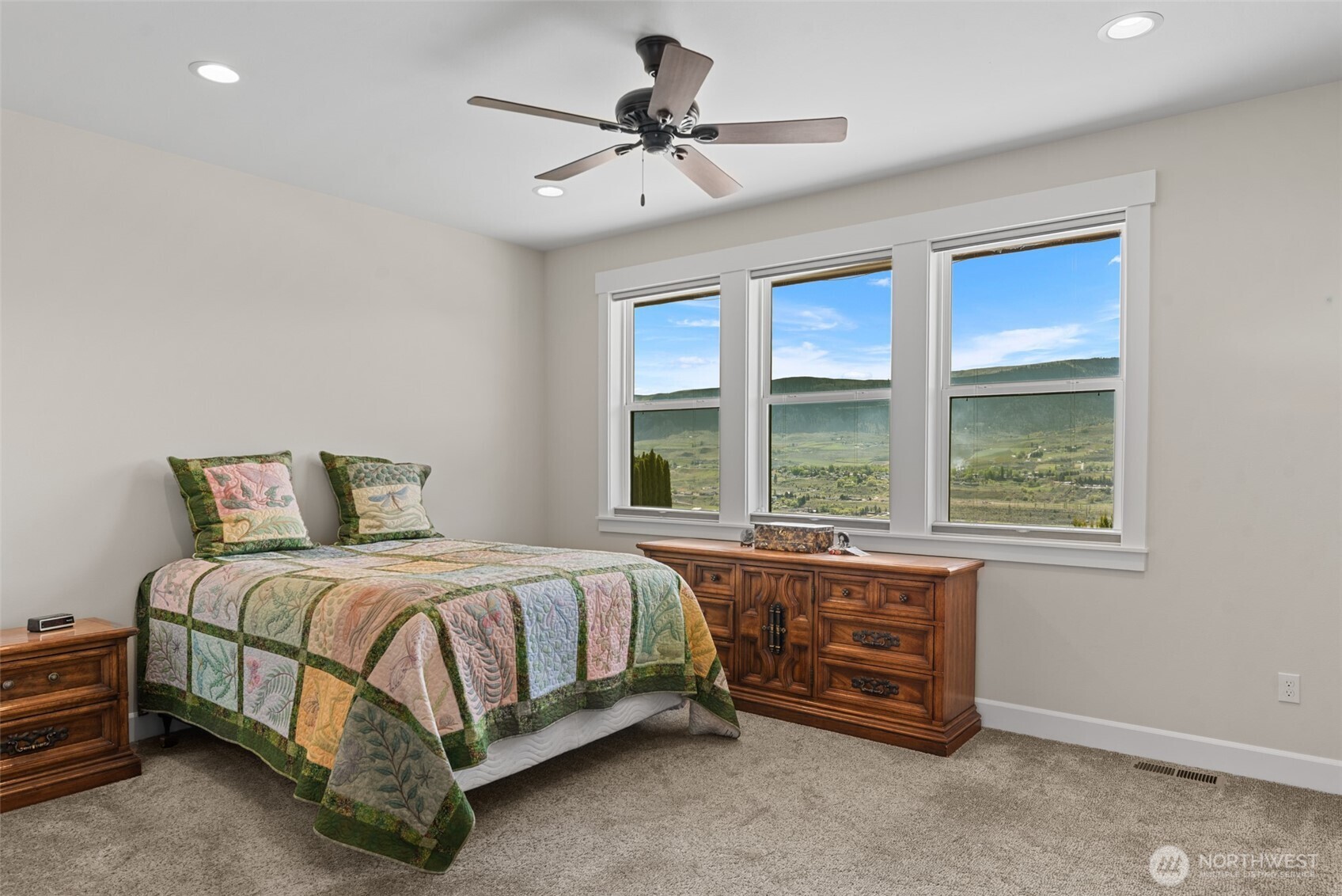 2741 SE Falcon View Drive , East Wenatchee, WA 98802