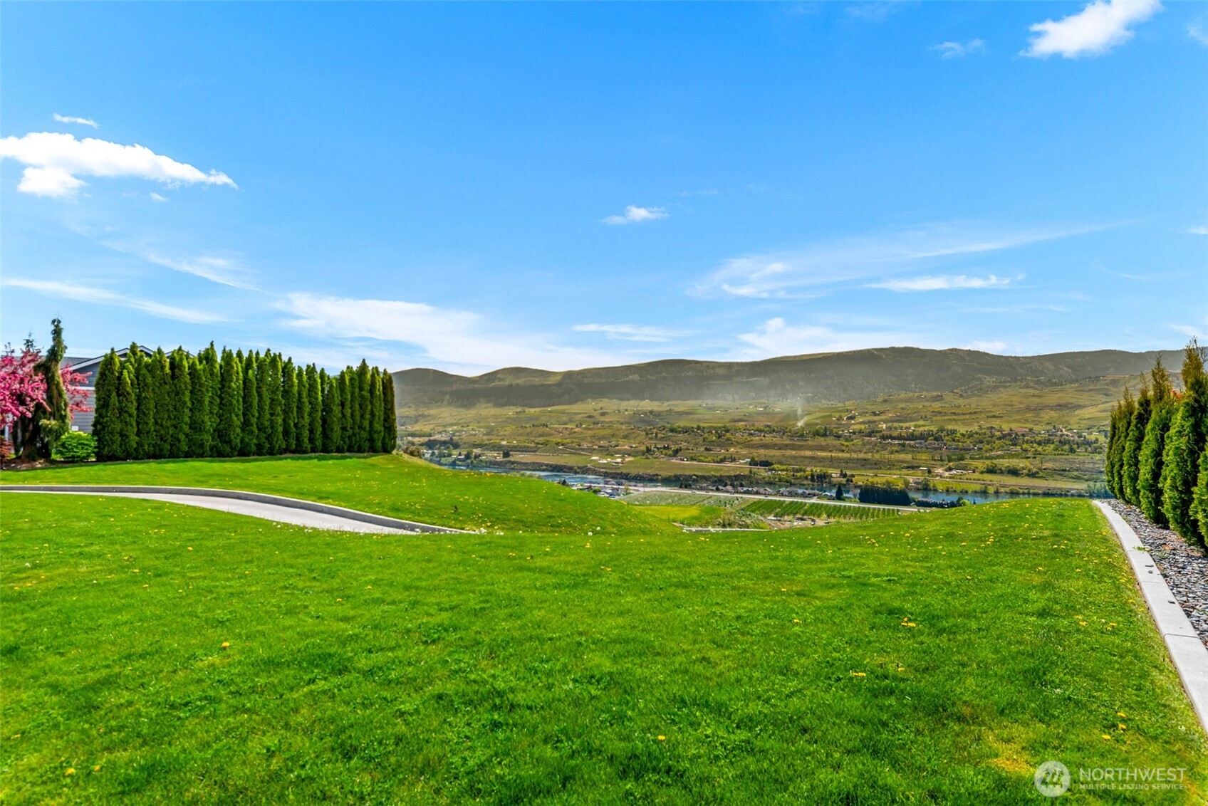 2741 SE Falcon View Drive , East Wenatchee, WA 98802