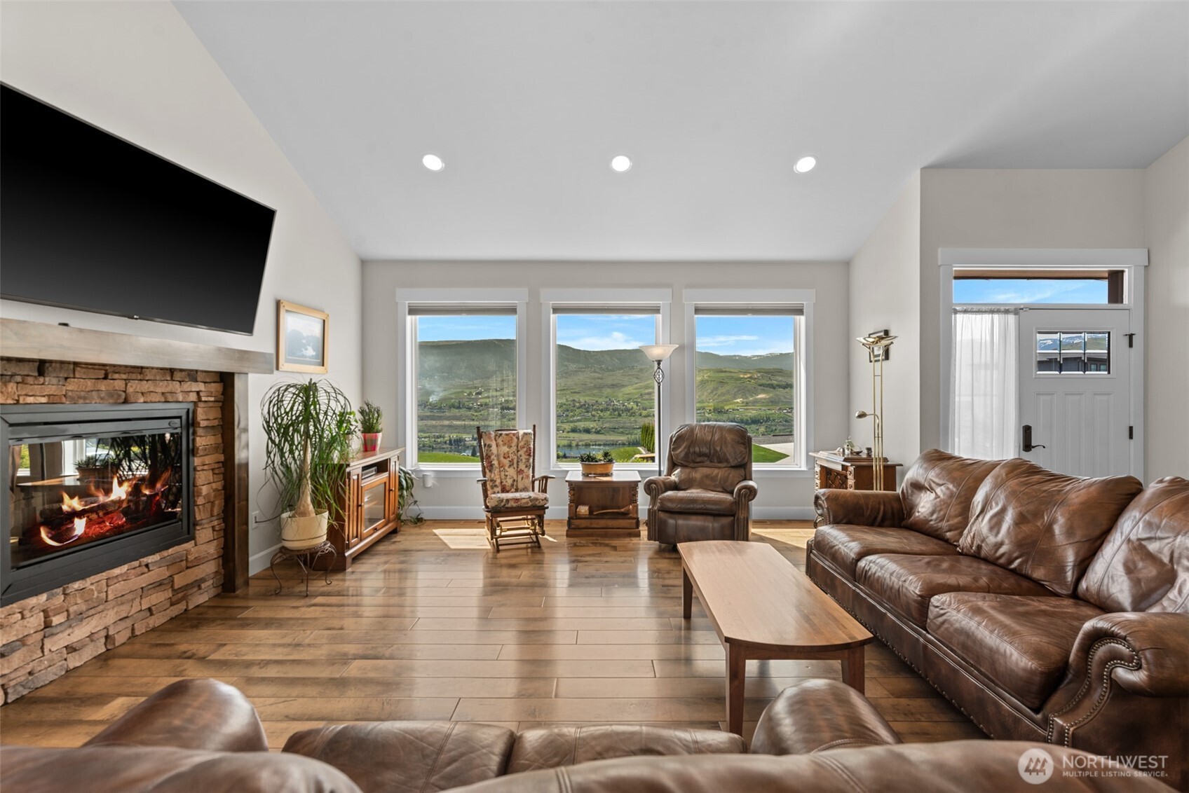 2741 SE Falcon View Drive , East Wenatchee, WA 98802