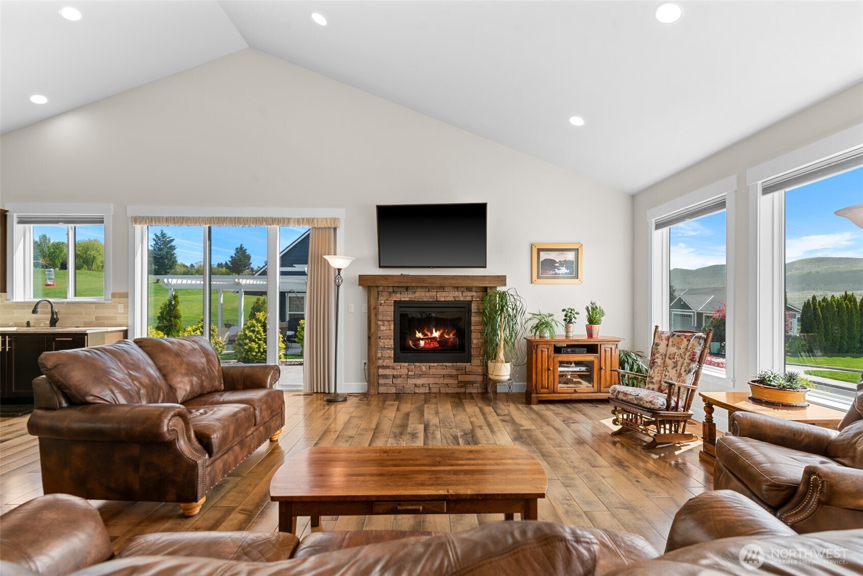 2741 SE Falcon View Drive , East Wenatchee, WA 98802