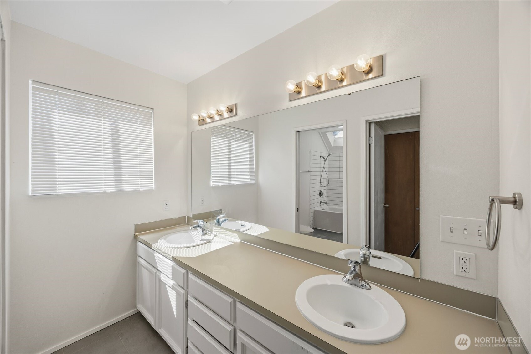 1417 N 200th Street #A6, Shoreline, WA 98133