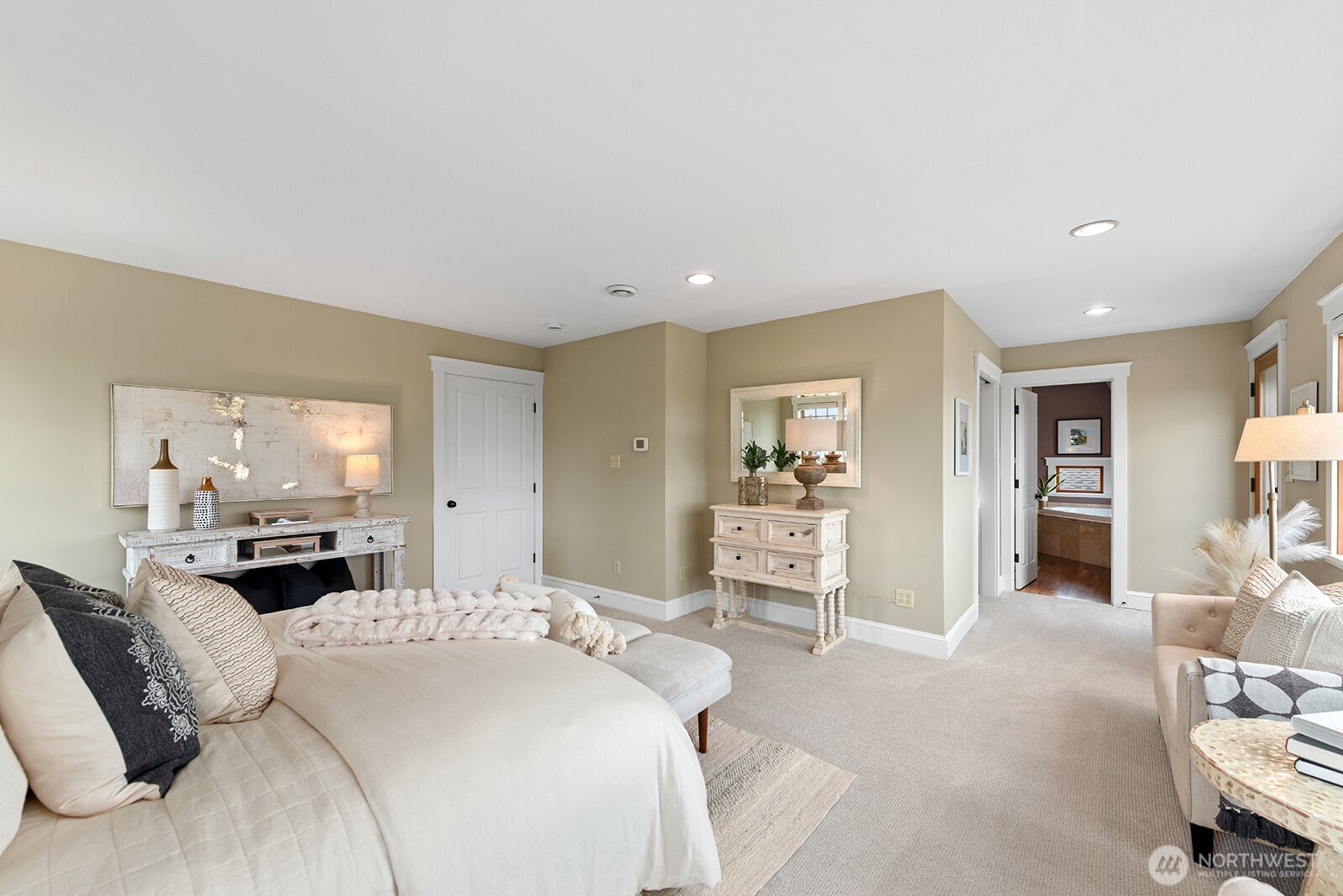 4060 39th Avenue SW, Seattle, WA 98116