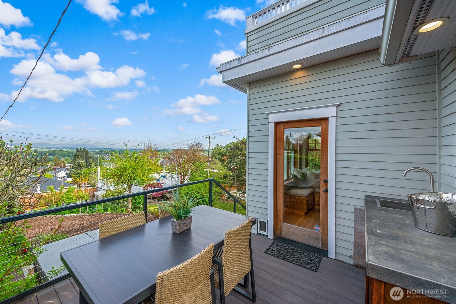 4060 39th Avenue SW, Seattle, WA 98116