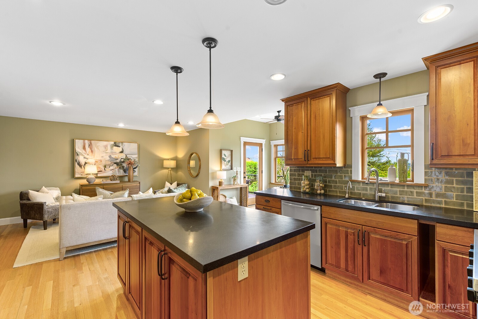4060 39th Avenue SW, Seattle, WA 98116