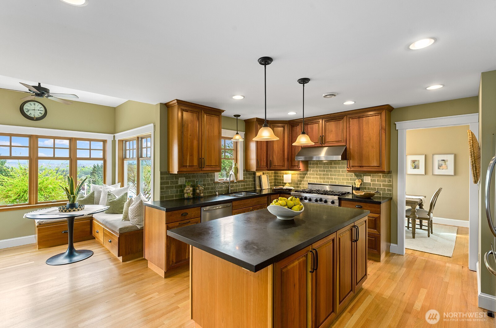 4060 39th Avenue SW, Seattle, WA 98116
