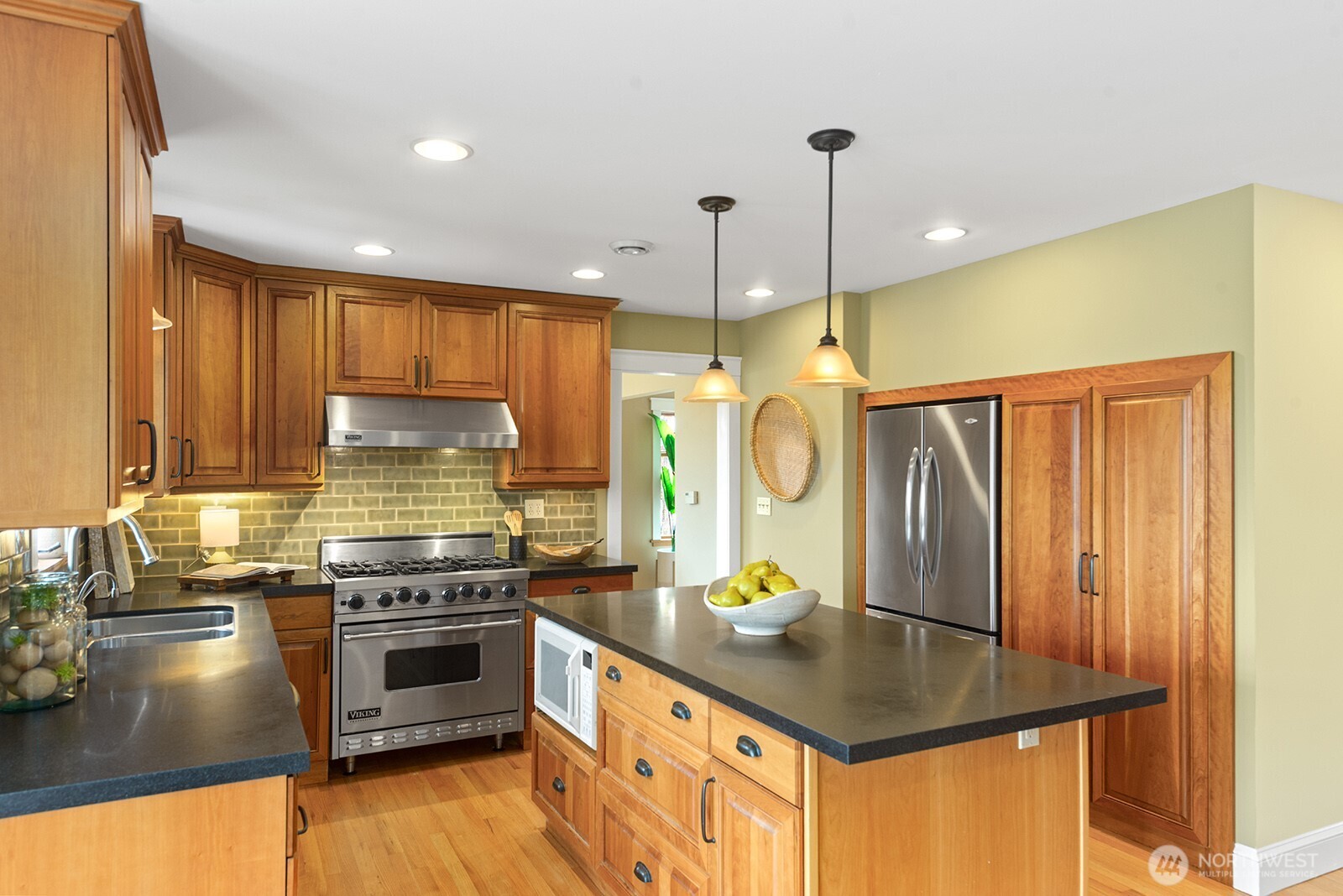 4060 39th Avenue SW, Seattle, WA 98116