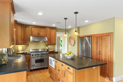 4060 39th Avenue SW, Seattle, WA 98116 - Photo 9