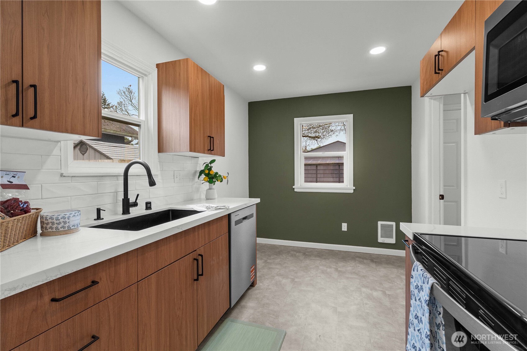 3610 S Ainsworth Avenue , Tacoma, WA 98418