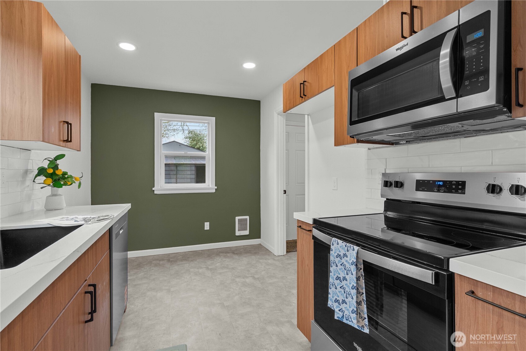3610 S Ainsworth Avenue , Tacoma, WA 98418