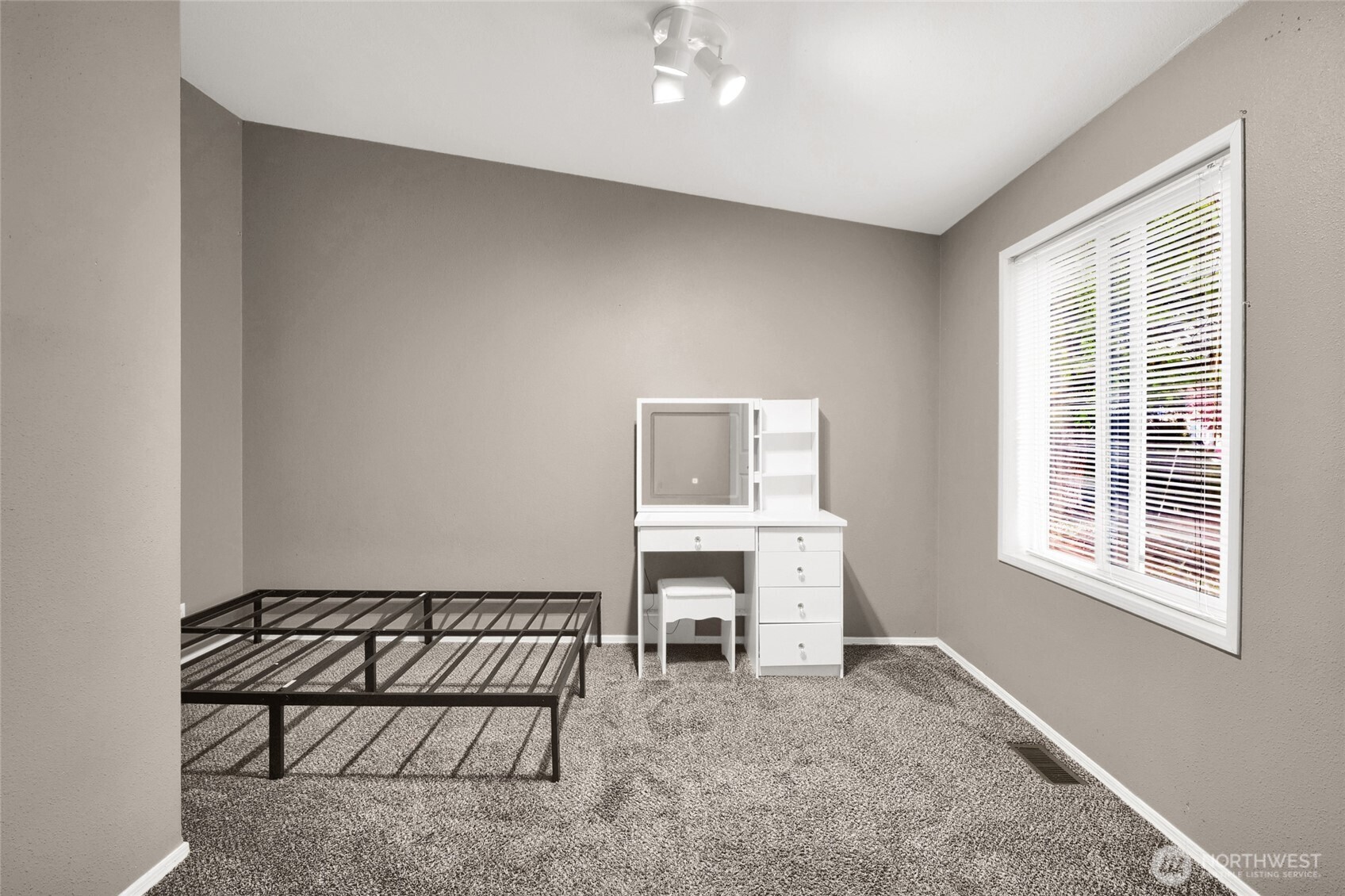 4815 NE Airway Drive #121, Moses Lake, WA 98837-9883