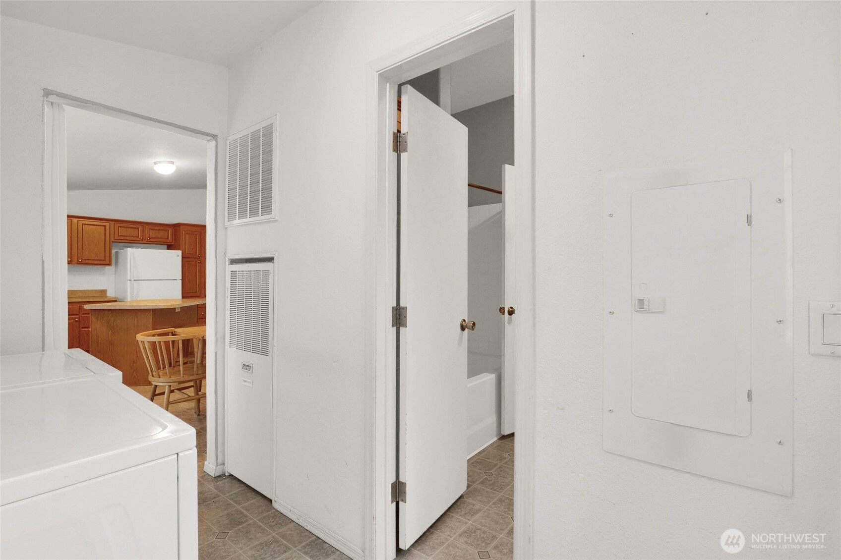 4815 NE Airway Drive #121, Moses Lake, WA 98837-9883