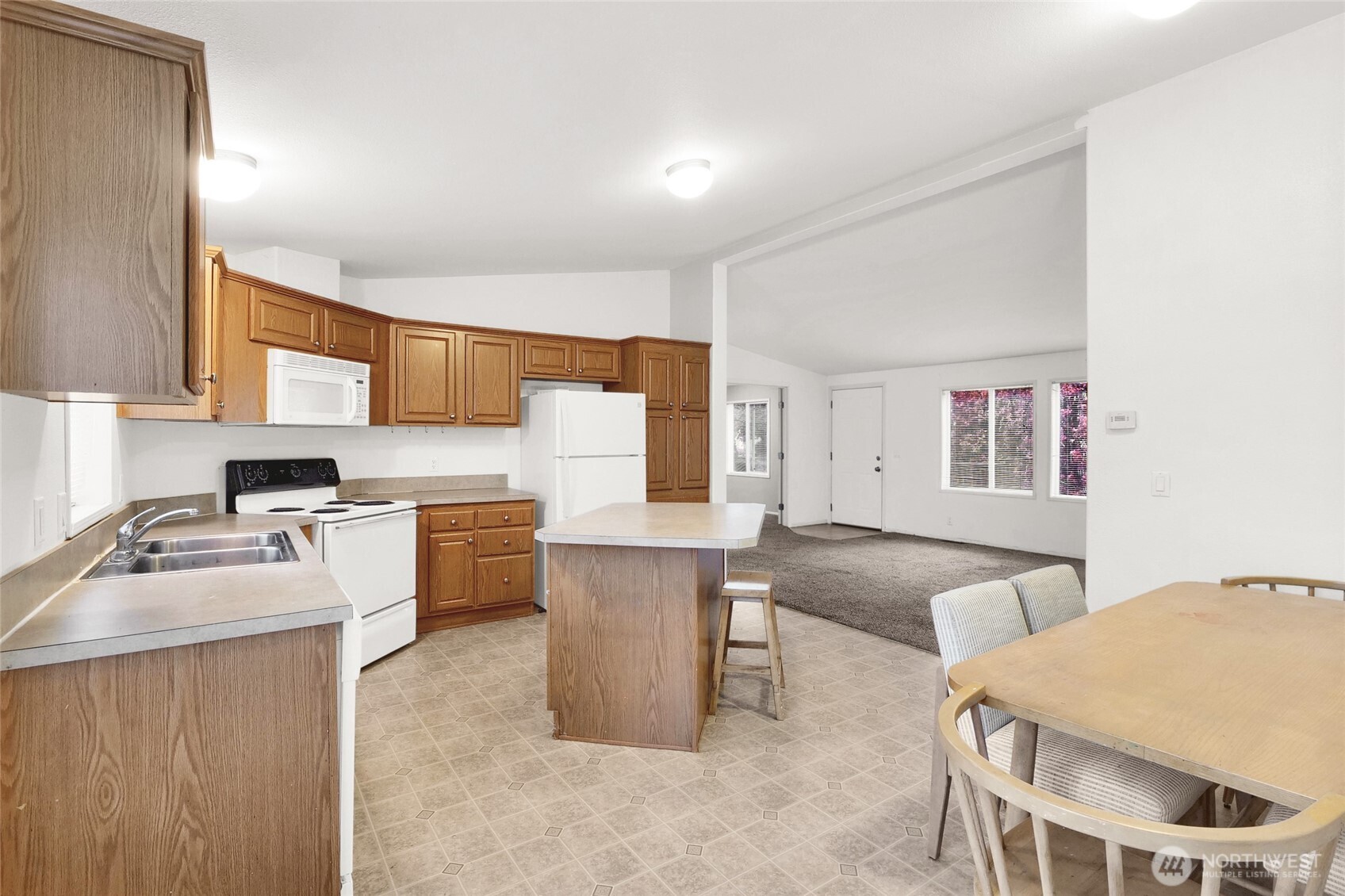 4815 NE Airway Drive #121, Moses Lake, WA 98837-9883