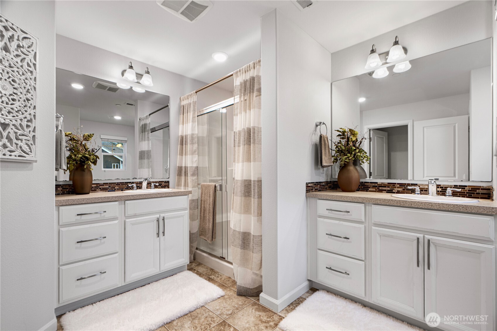 19717 27th Place W #B, Lynnwood, WA 98036-7885