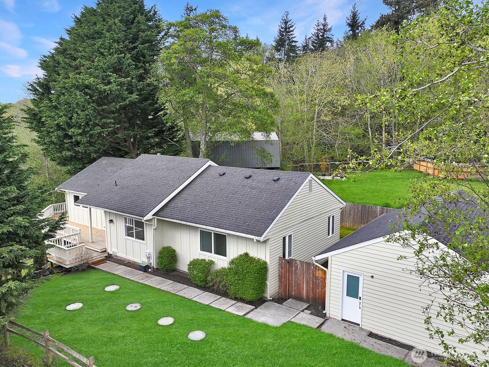 3760 Periwinkle Road , Clinton, WA 98236