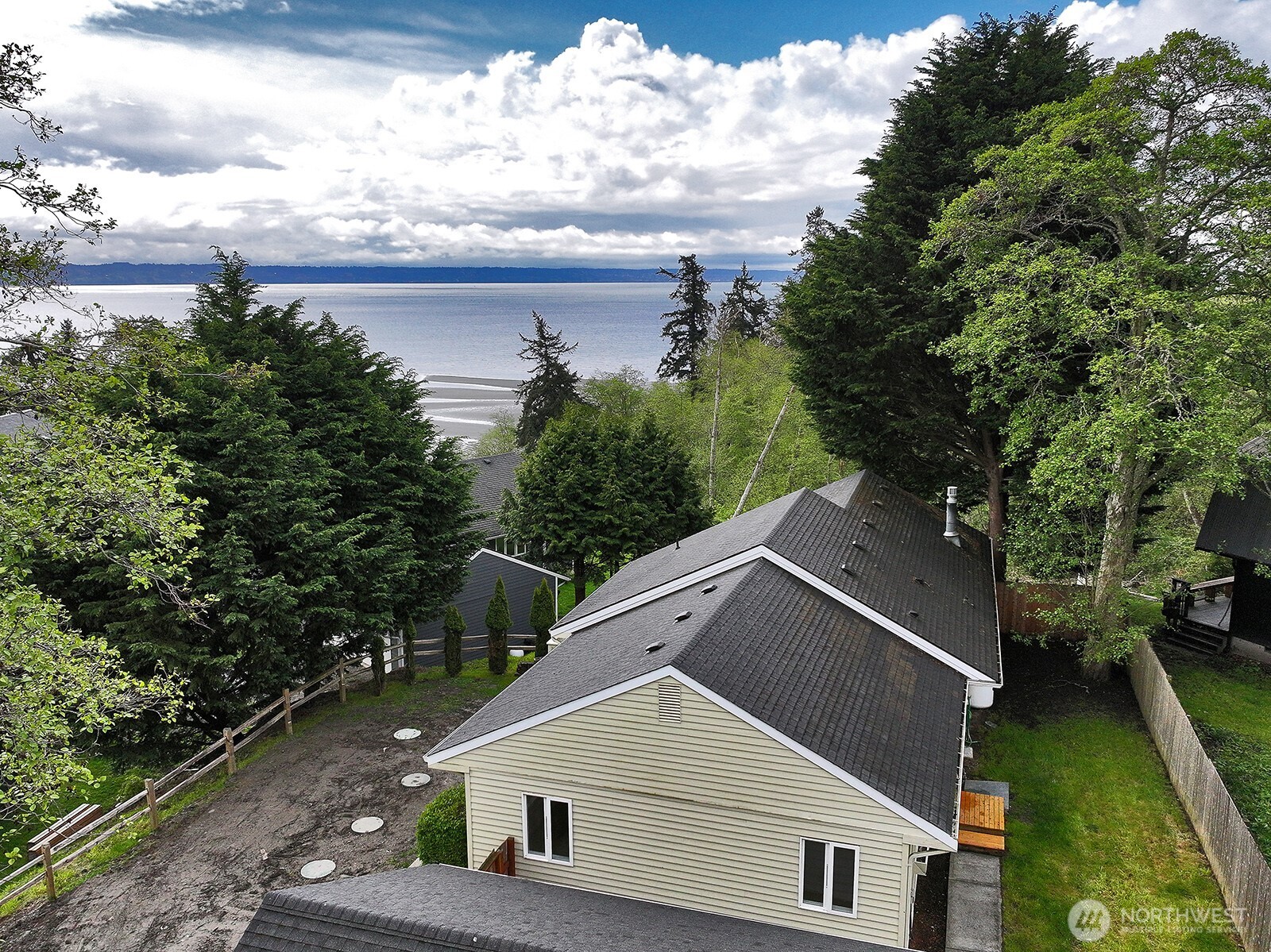 3760 Periwinkle Road , Clinton, WA 98236