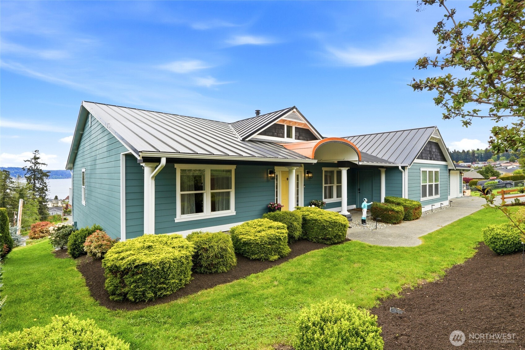 838 Gladstone Drive , Camano Island, WA 98282