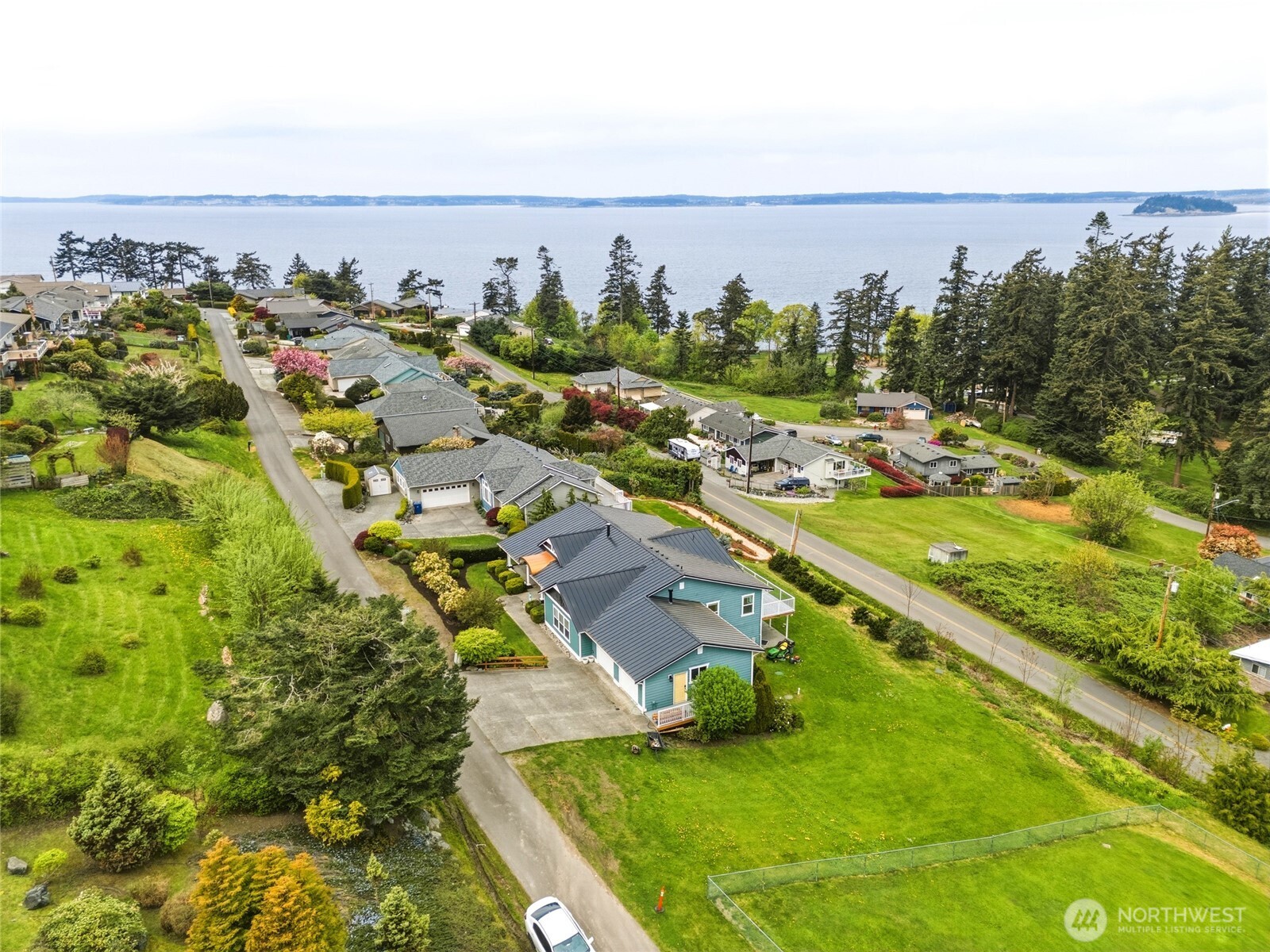 838 Gladstone Drive , Camano Island, WA 98282