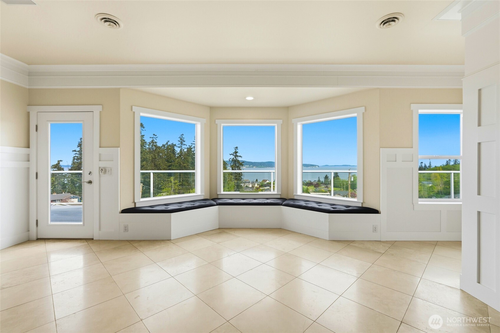 838 Gladstone Drive , Camano Island, WA 98282