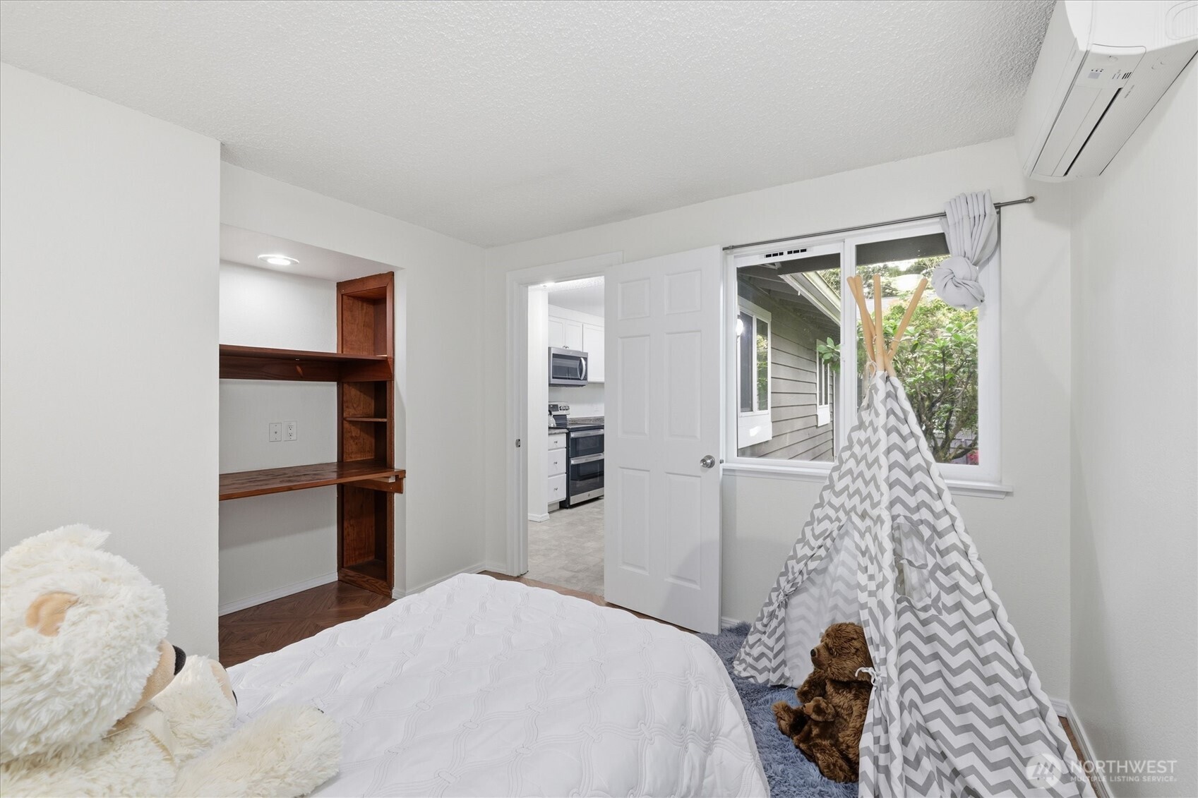 15929 NE 41st Street #8B, Redmond, WA 98052