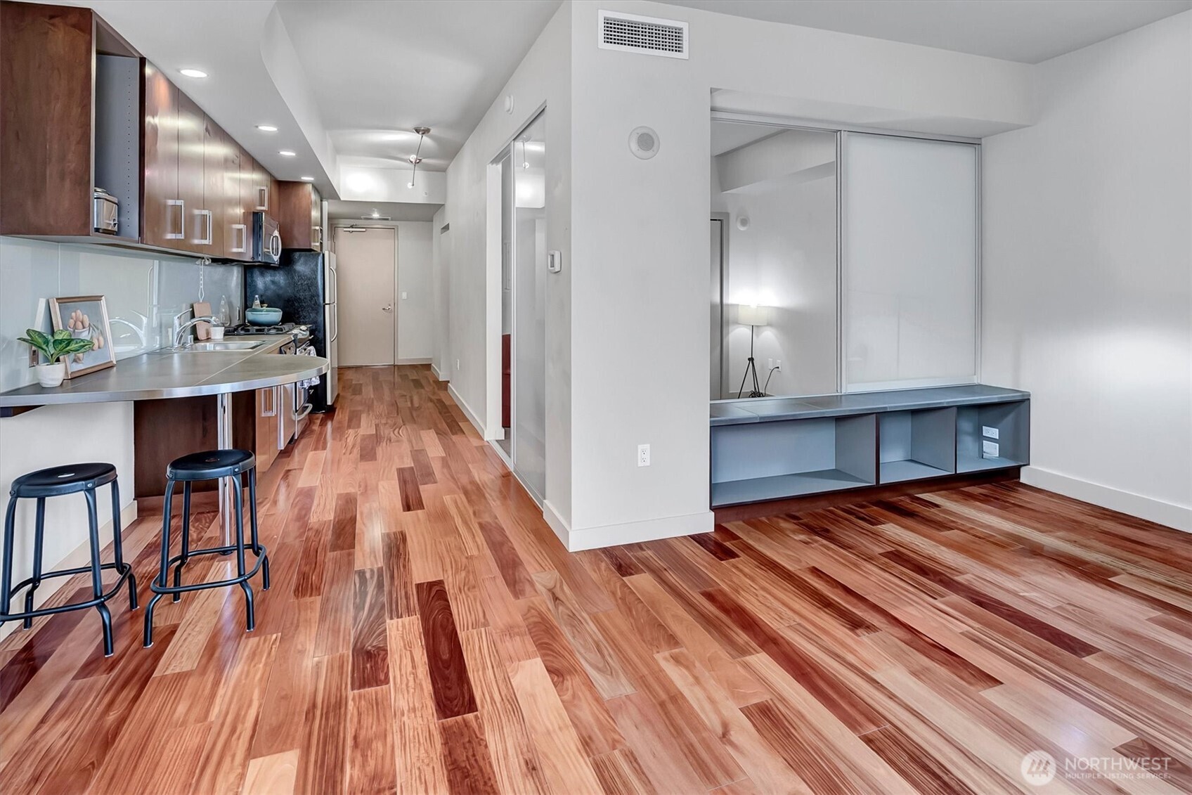 910 Lenora Street #S1004, Seattle, WA 98121