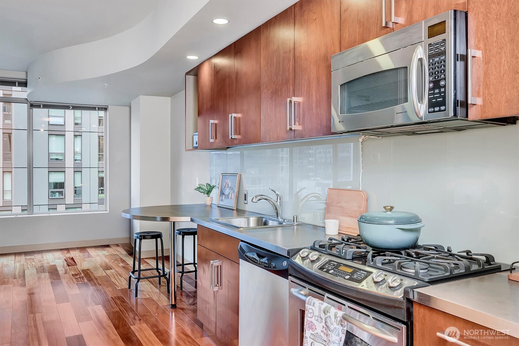 910 Lenora Street #S1004, Seattle, WA 98121