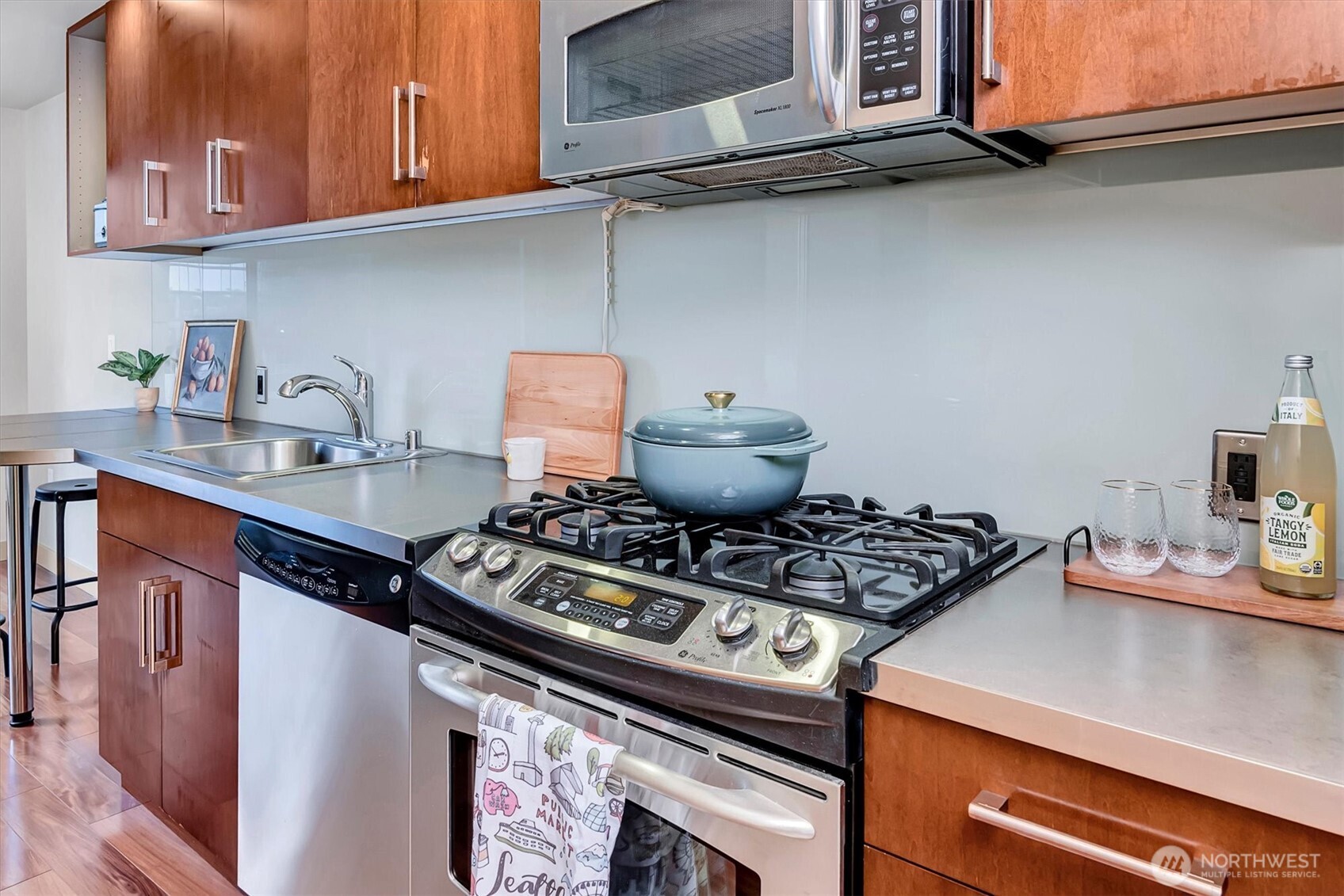 910 Lenora Street #S1004, Seattle, WA 98121