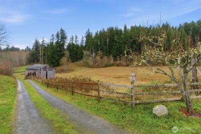 22628 Holgar Court NE, Poulsbo, WA 98370 - Photo 2