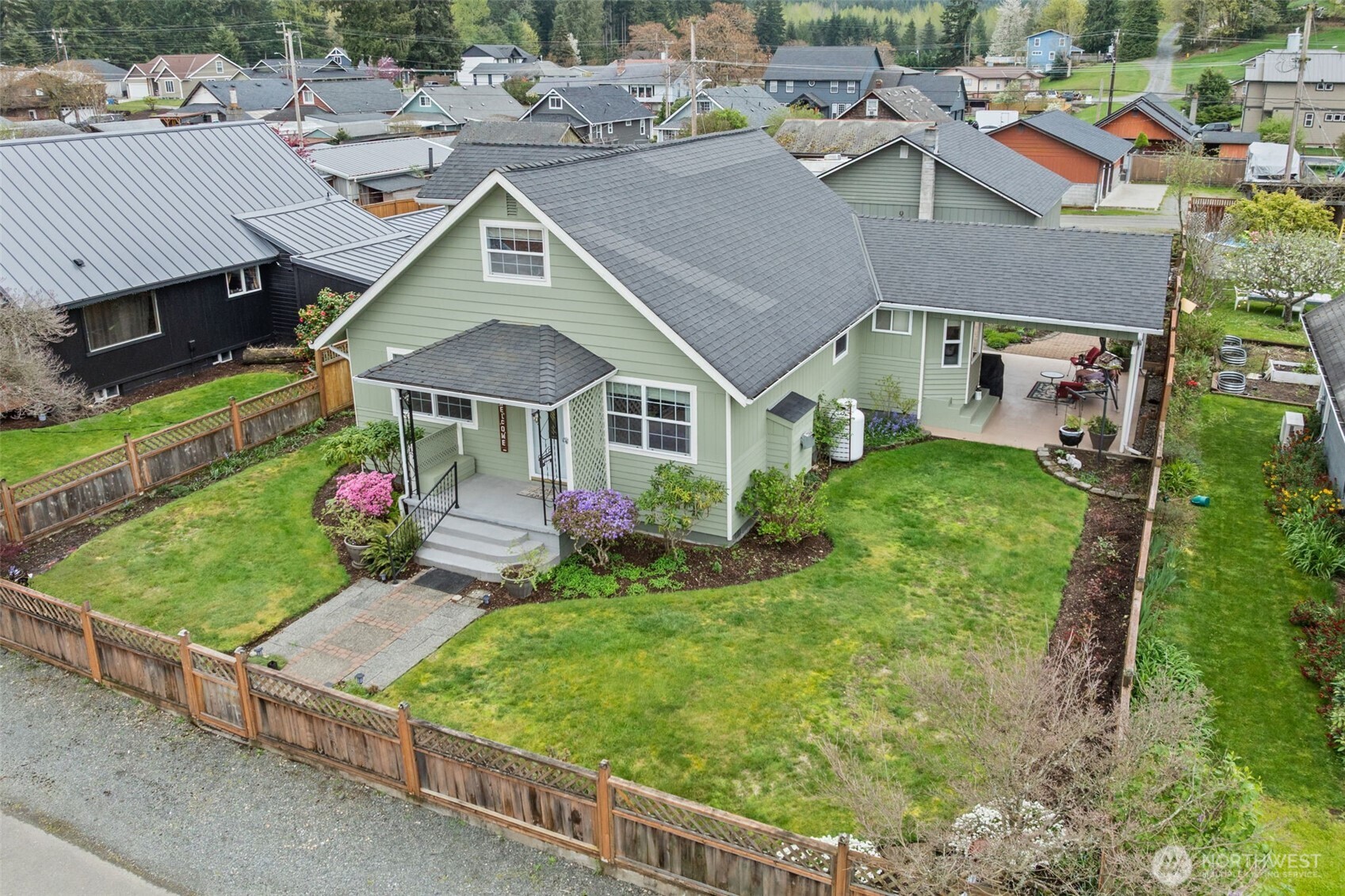 320 Coal Avenue , Carbonado, WA 98323