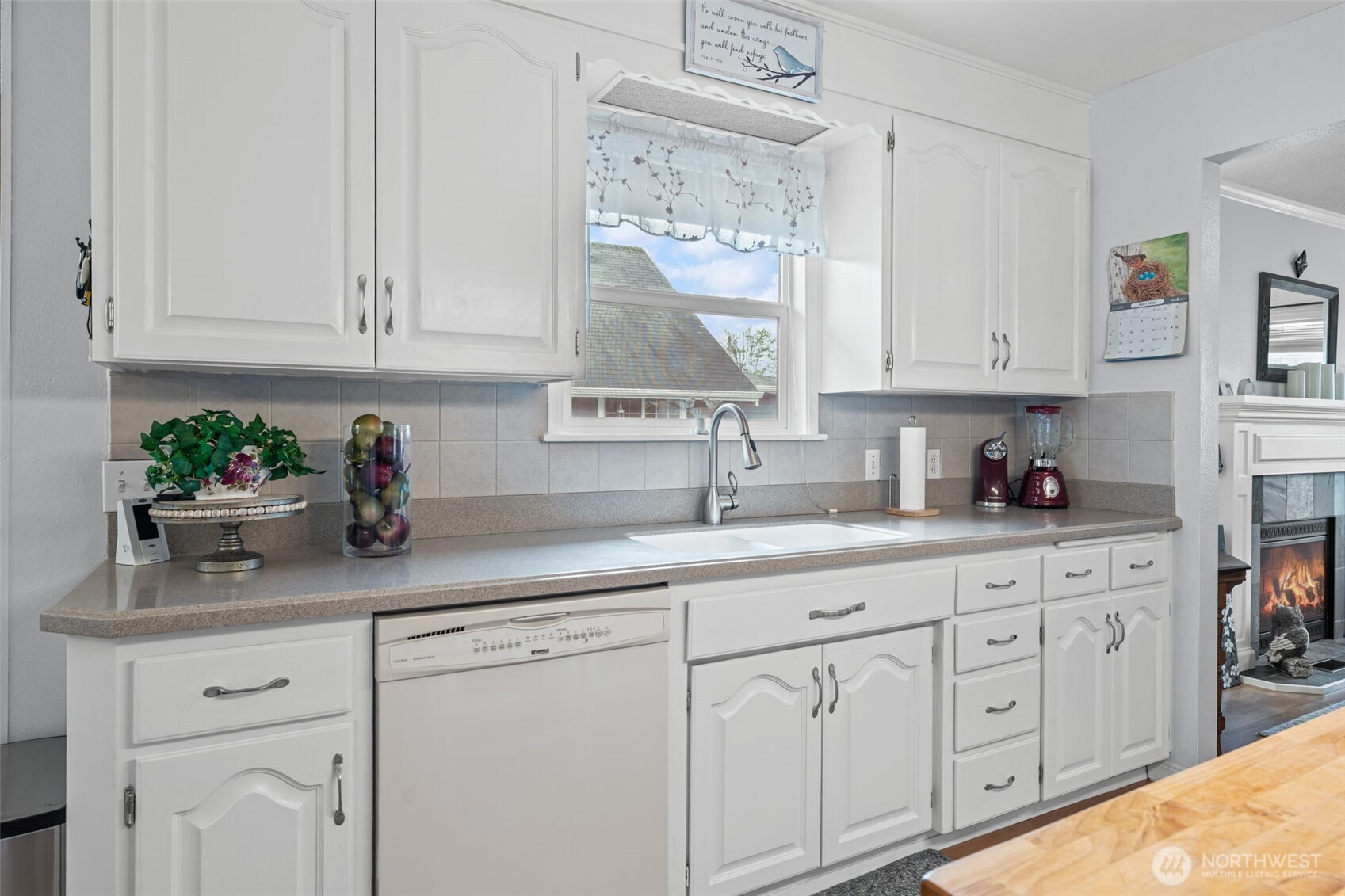 320 Coal Avenue , Carbonado, WA 98323