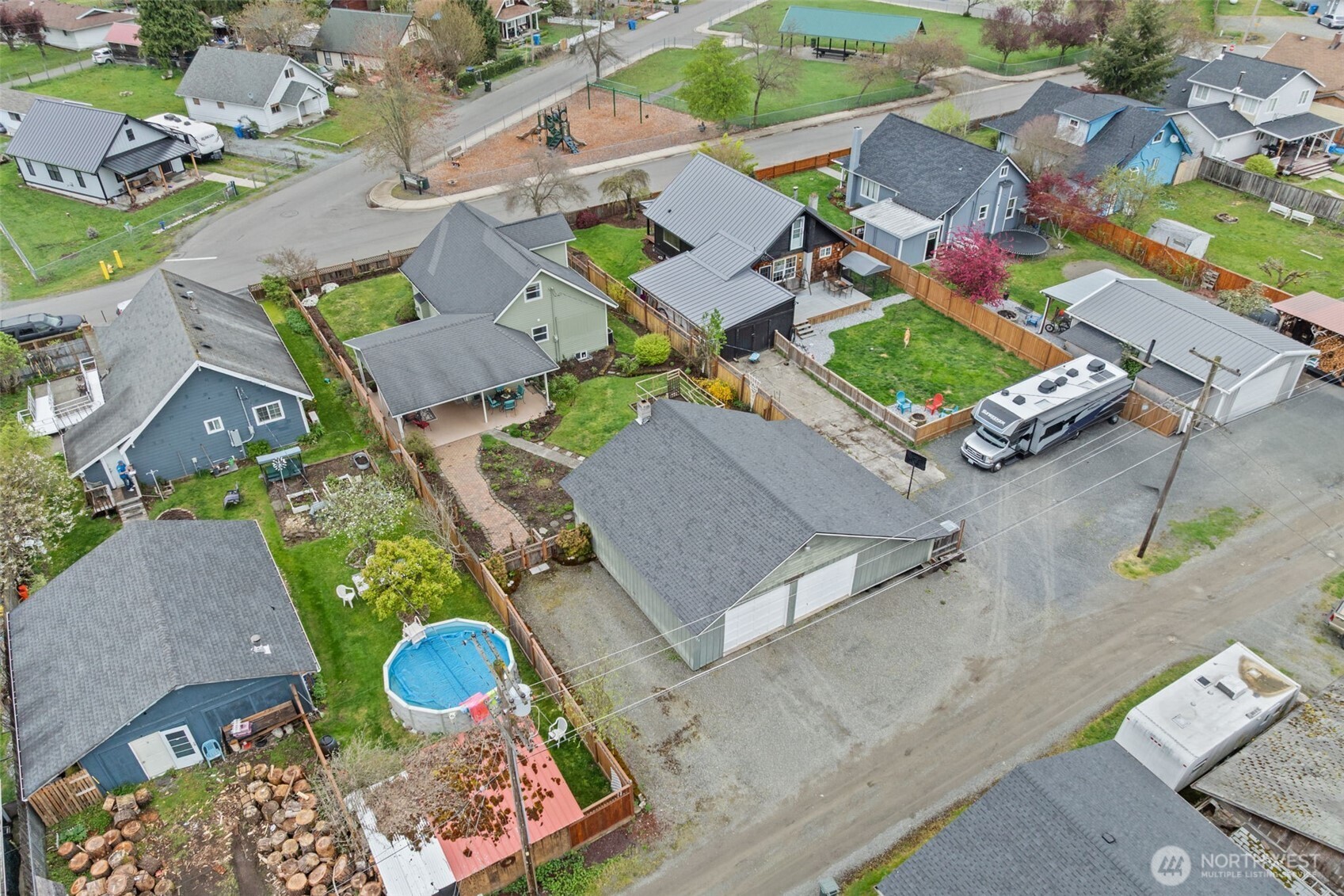 320 Coal Avenue , Carbonado, WA 98323