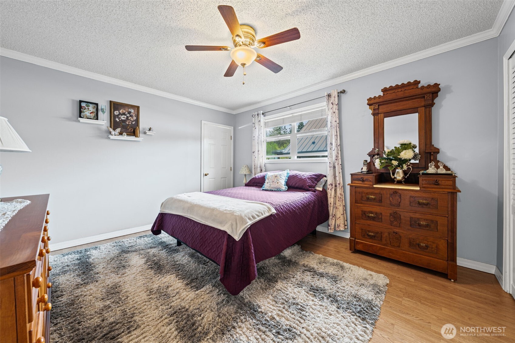 320 Coal Avenue , Carbonado, WA 98323